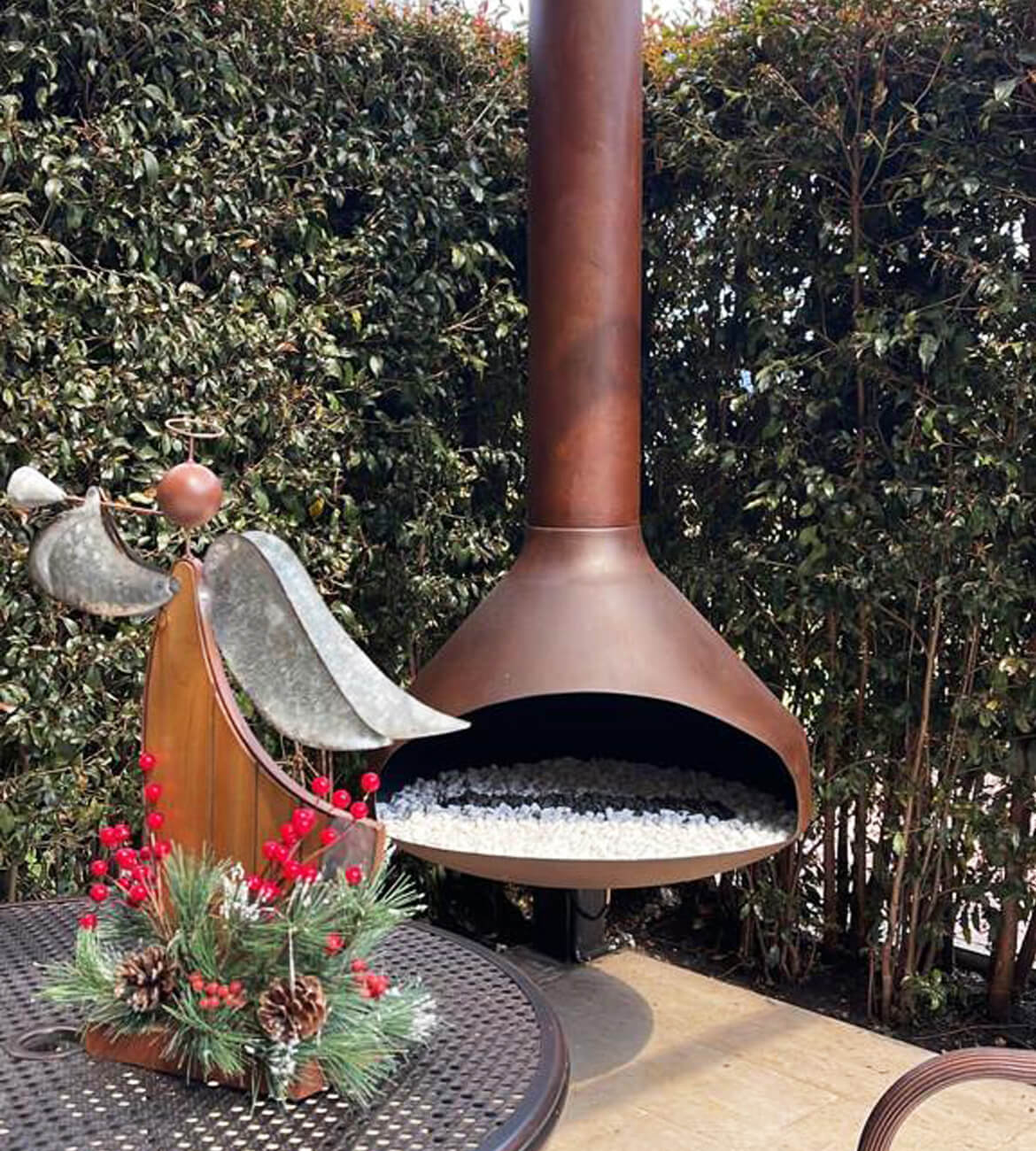 Chimenea colgante Astral en ambiente contemporáneo - Diseño bogotano premium