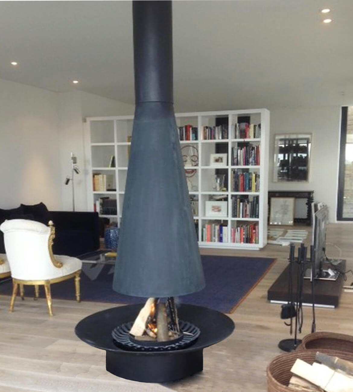 Chimenea Campana Cónica Central en espacio moderno - Diseño bogotano de triple combustión