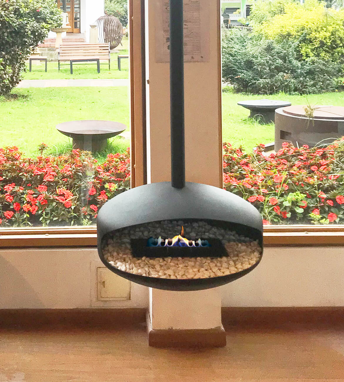 Chimenea Mini Ovni en espacio moderno - Diseño compacto bogotano