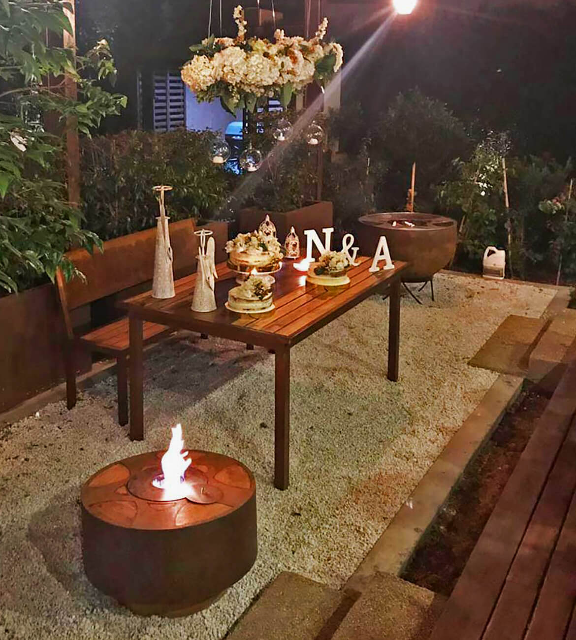 Chimenea Mesa Ancestral en espacio exterior - Diseño versátil bogotano