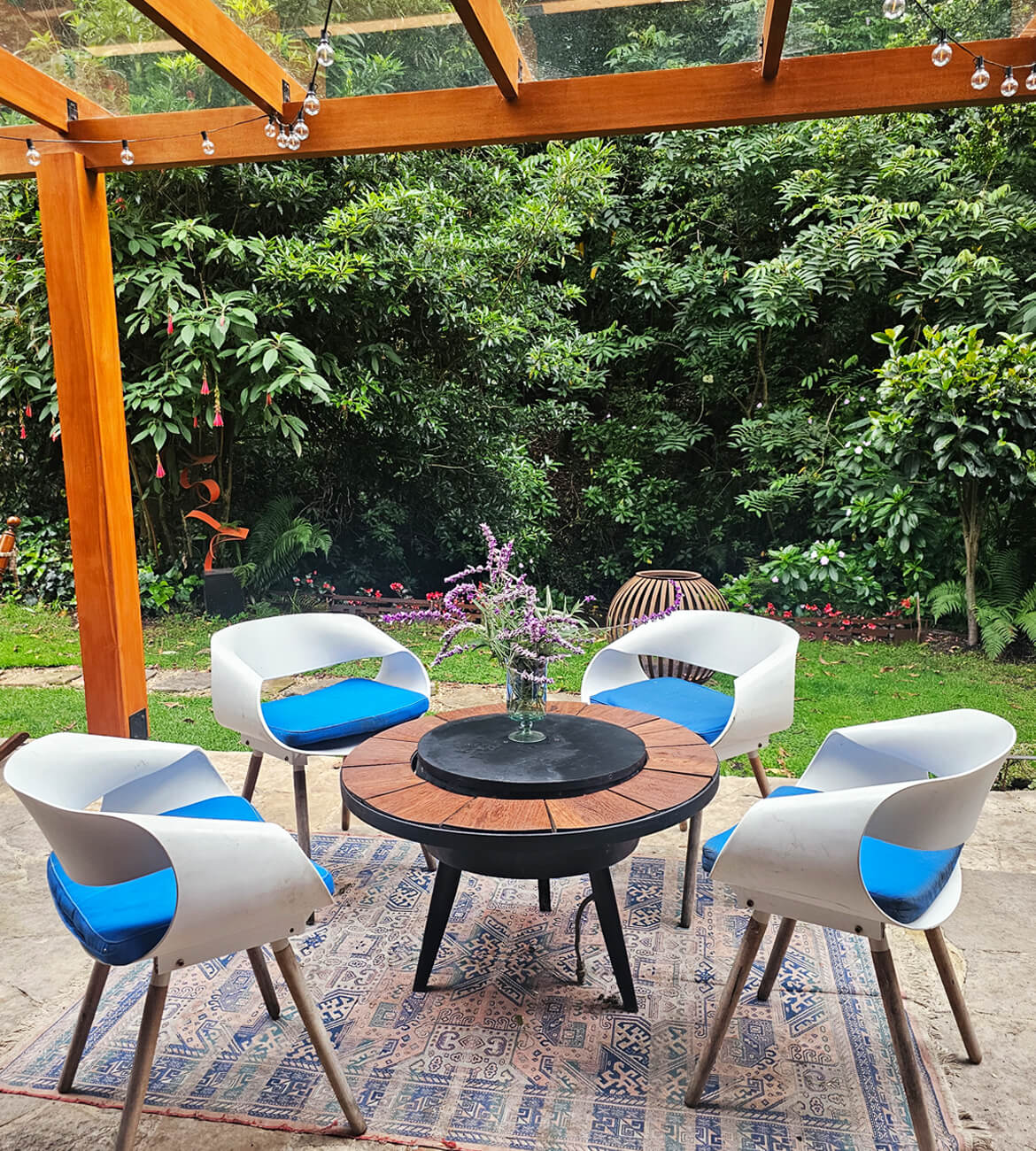 Chimenea Mesa Circular Portátil en espacio exterior - Diseño versátil bogotano