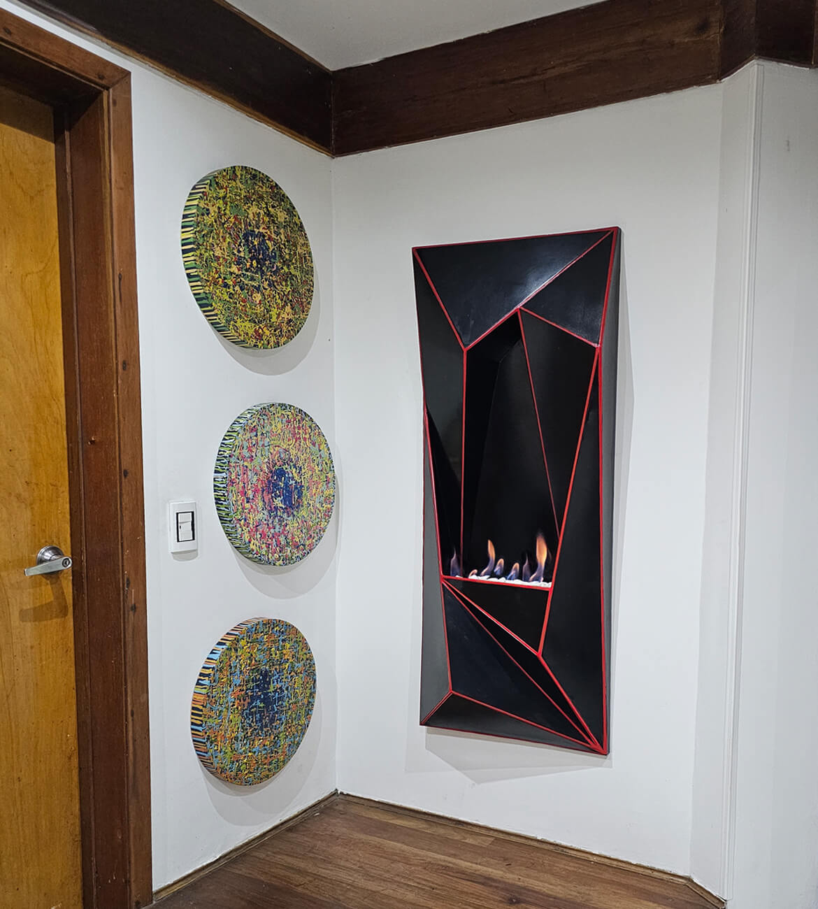 Chimenea Geométrica en sala moderna - Diseño geométrico bogotano