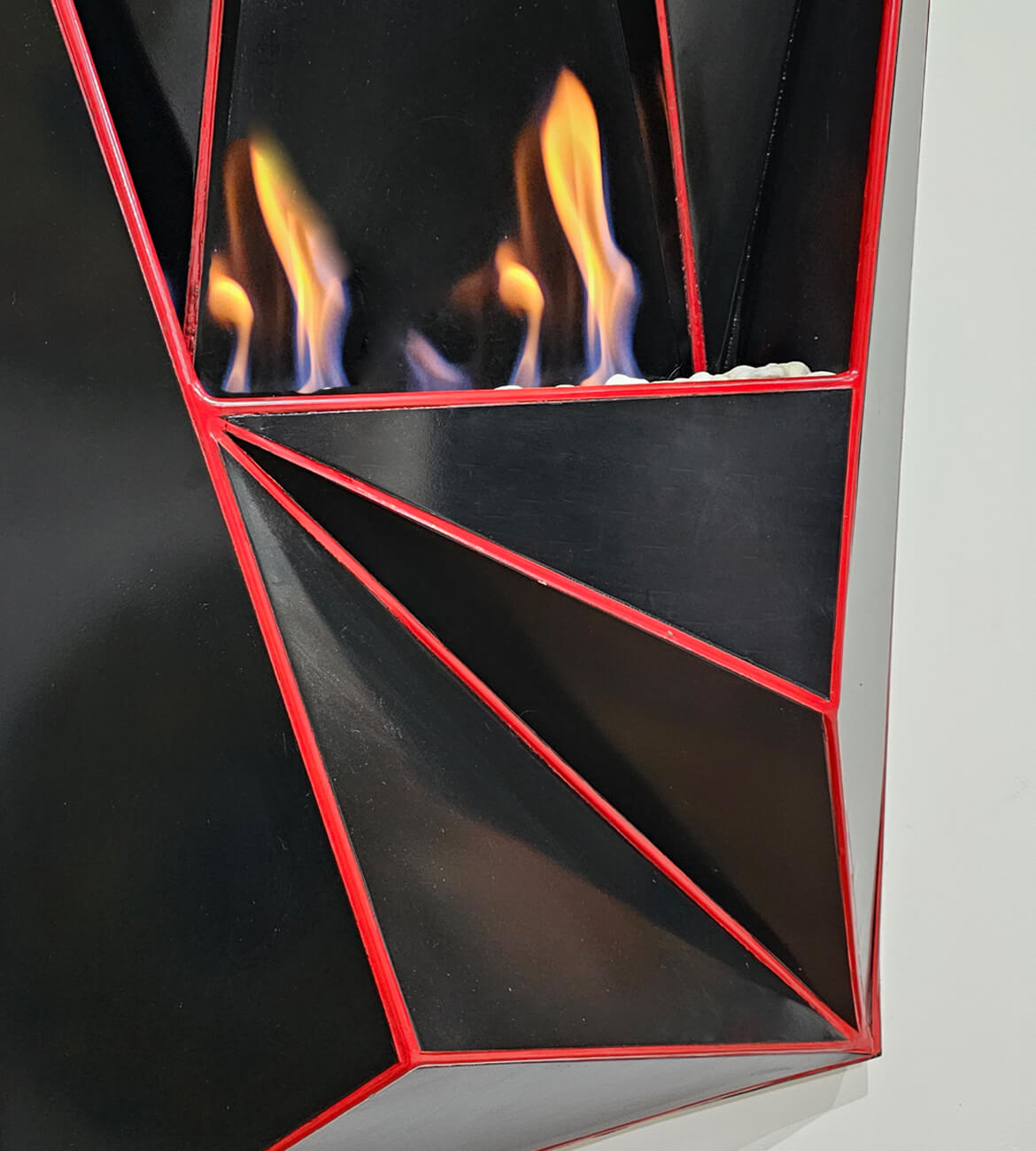 Chimenea Geométrica en sala moderna - Diseño geométrico bogotano