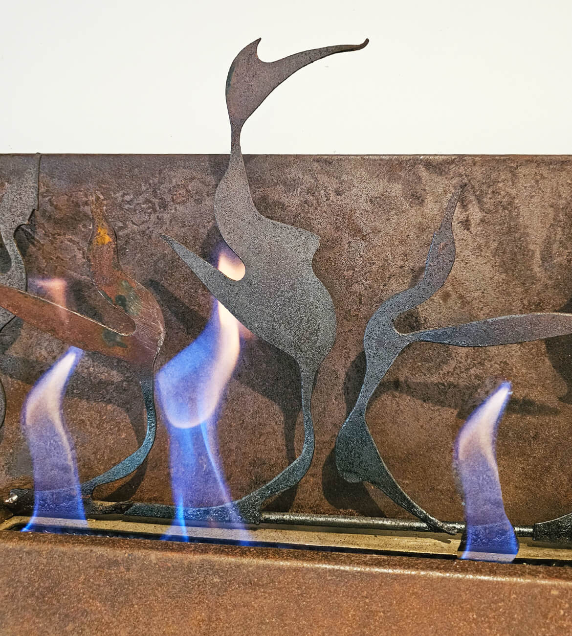 Chimenea Volare en sala contemporánea - Diseño artístico bogotano