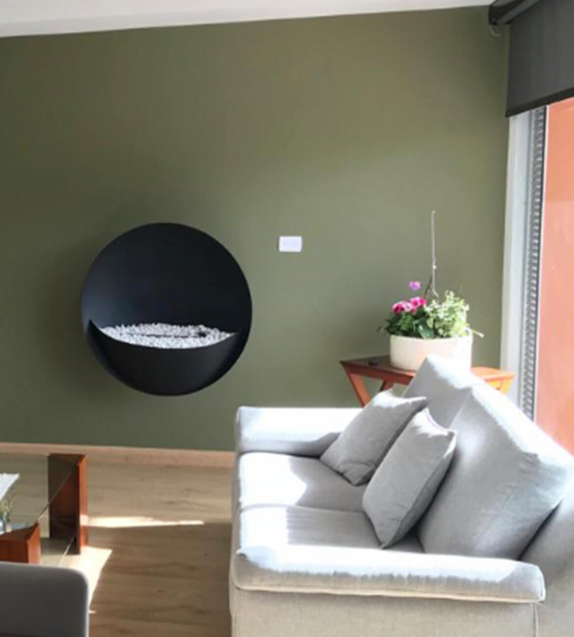 Chimenea Eclipse de Pared en espacio moderno - Diseño minimalista y ecológico bogotano
