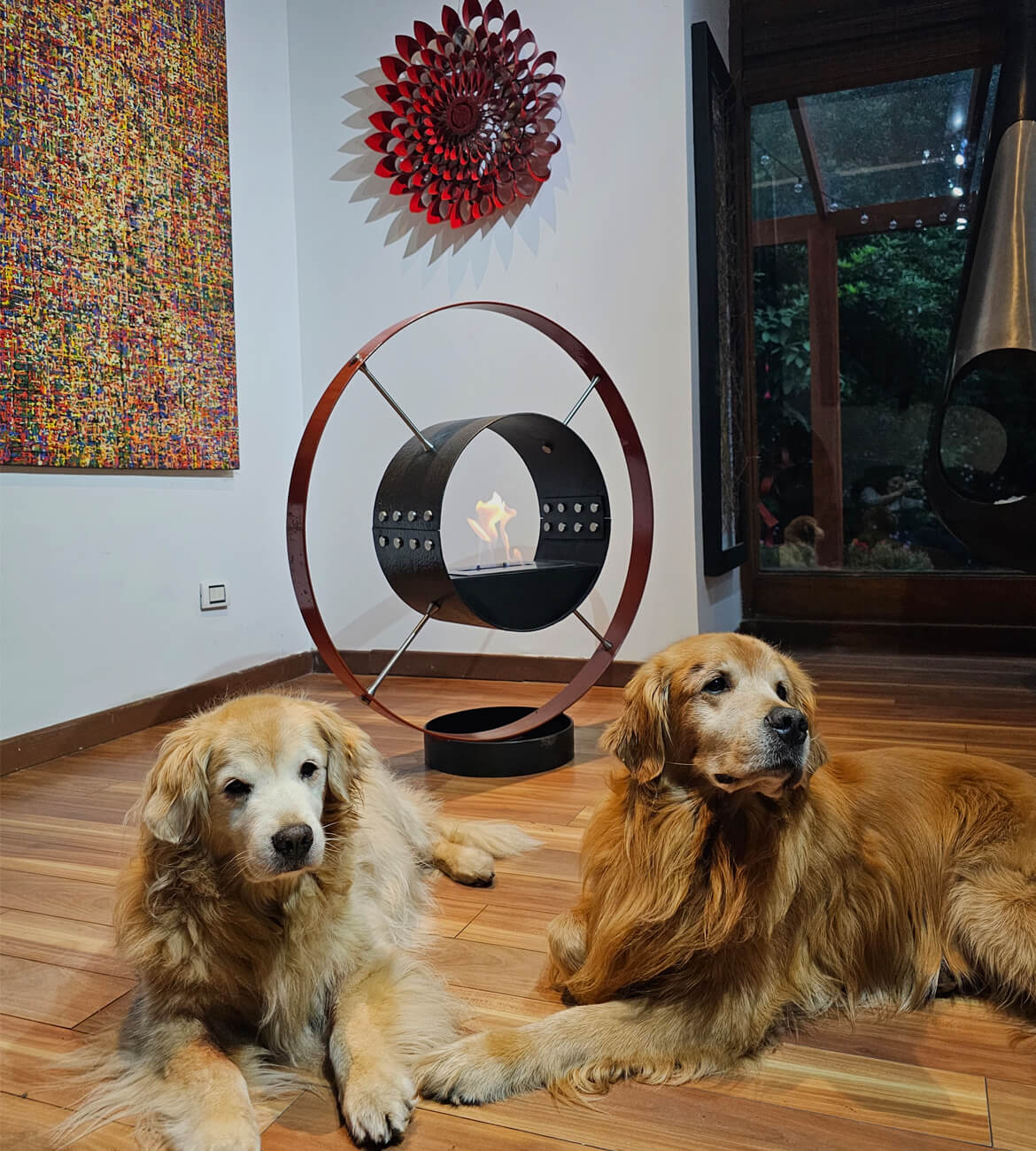 Chimenea Orbital en espacio moderno - Diseño artístico y portátil bogotano